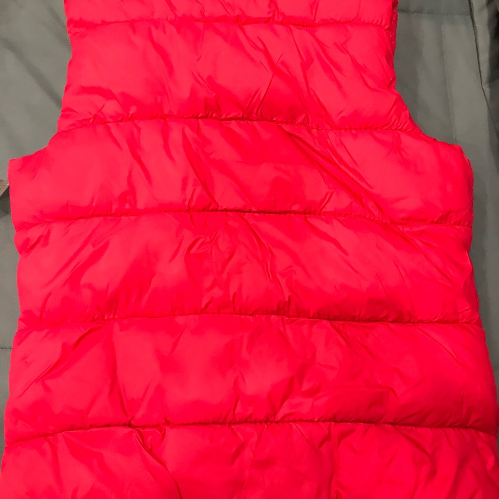 Red vest - Picture 4 of 4